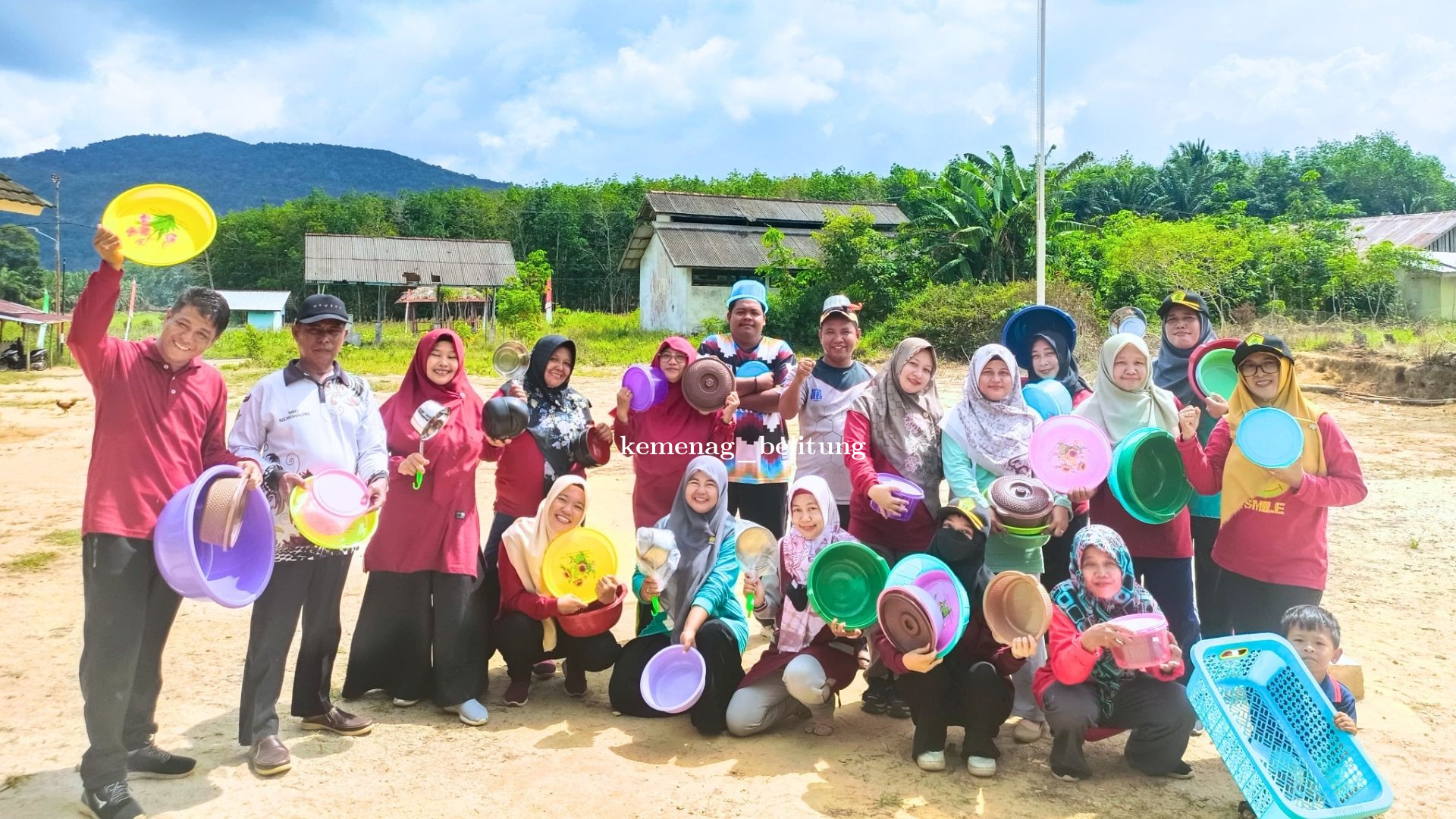 Guru MIN 2 Belitung Meriahkan HUT RI ke-80 dengan Berbagai Lomba Seru