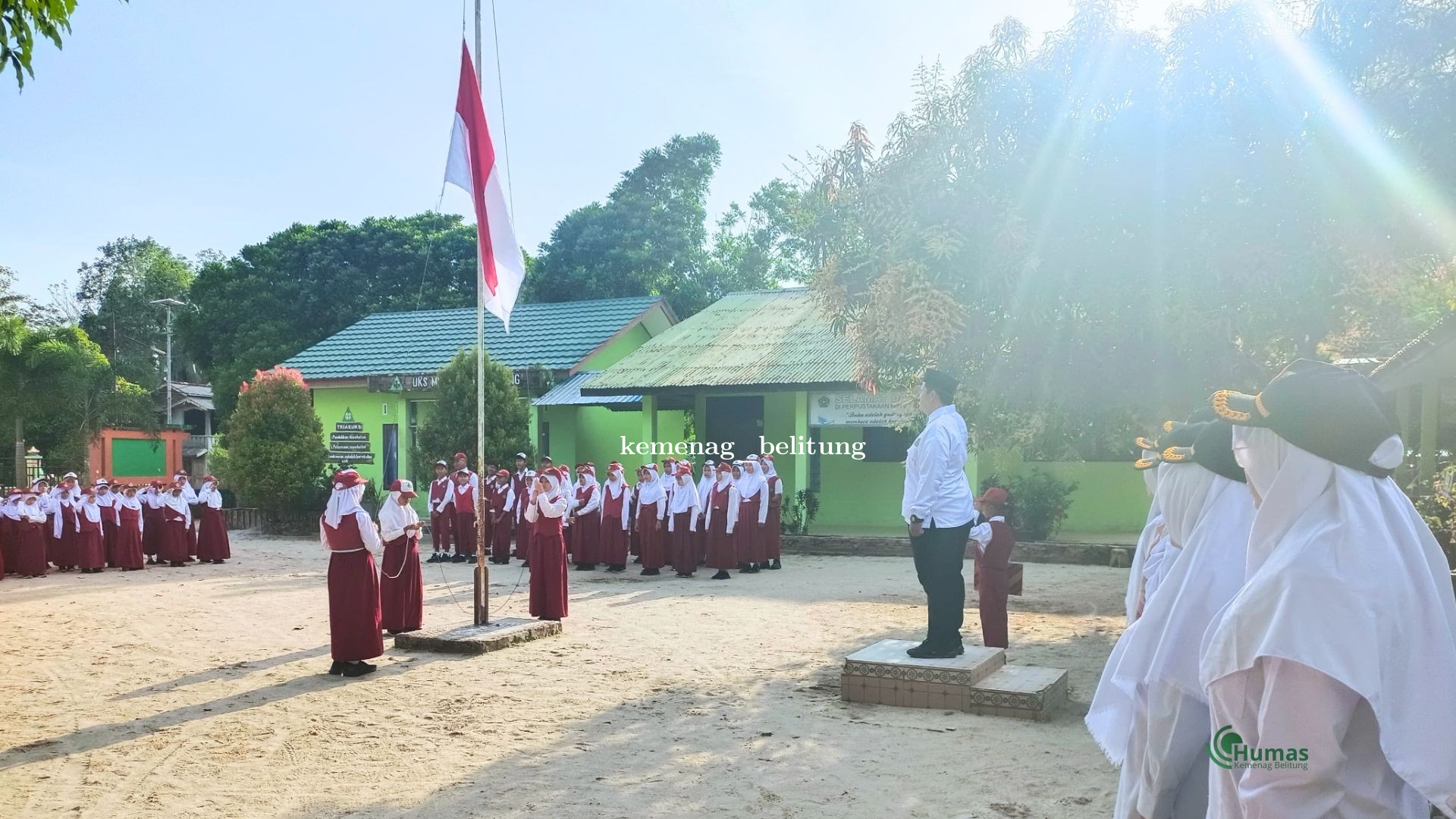 MIN 2 Belitung Laksanakan Upacara Bendera, Tekankan Pentingnya Menjunjung Tinggi Adab