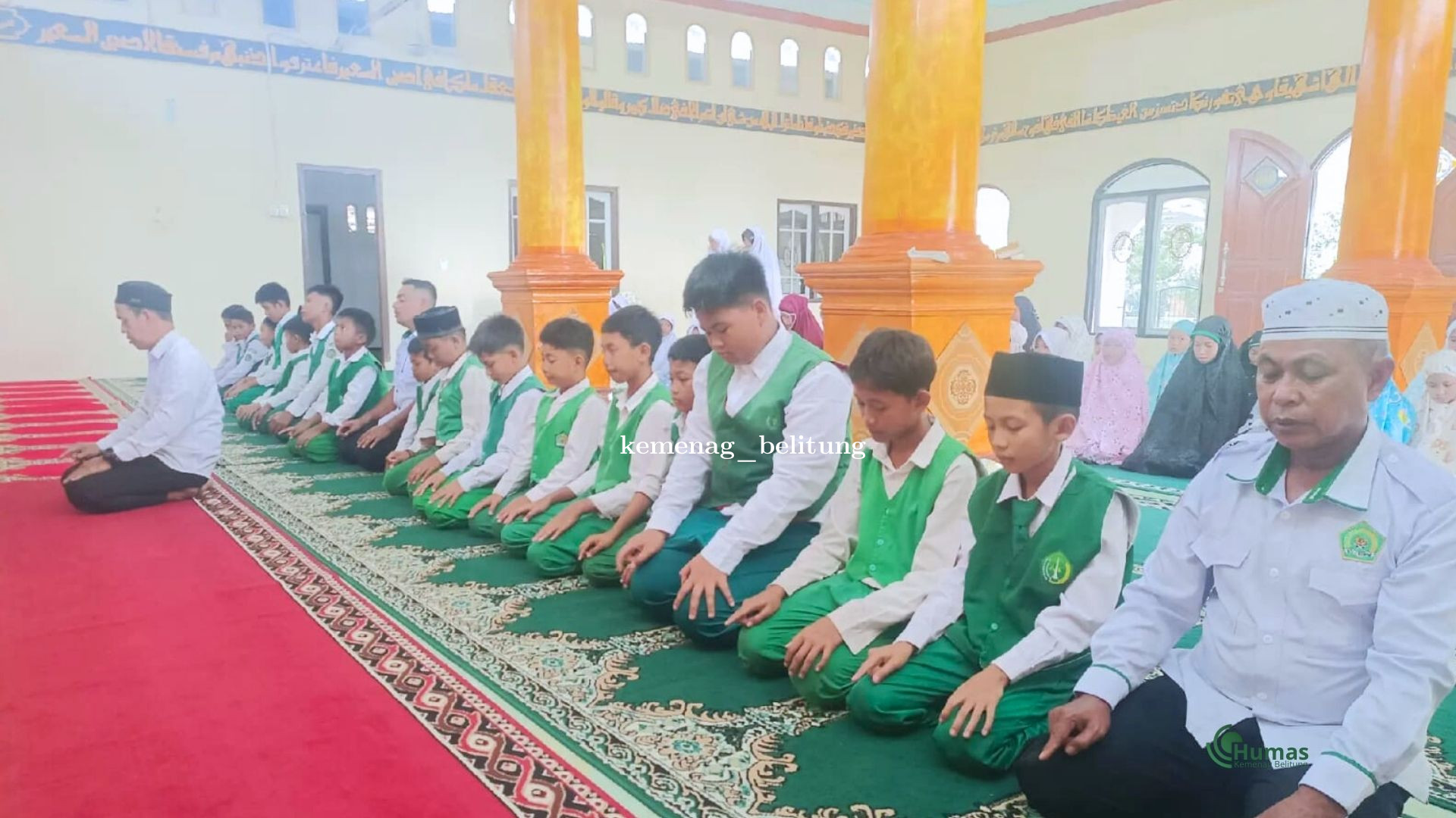 Siswa-Siswi MIN 2 Belitung Laksanakan Shalat Zuhur Berjamaah